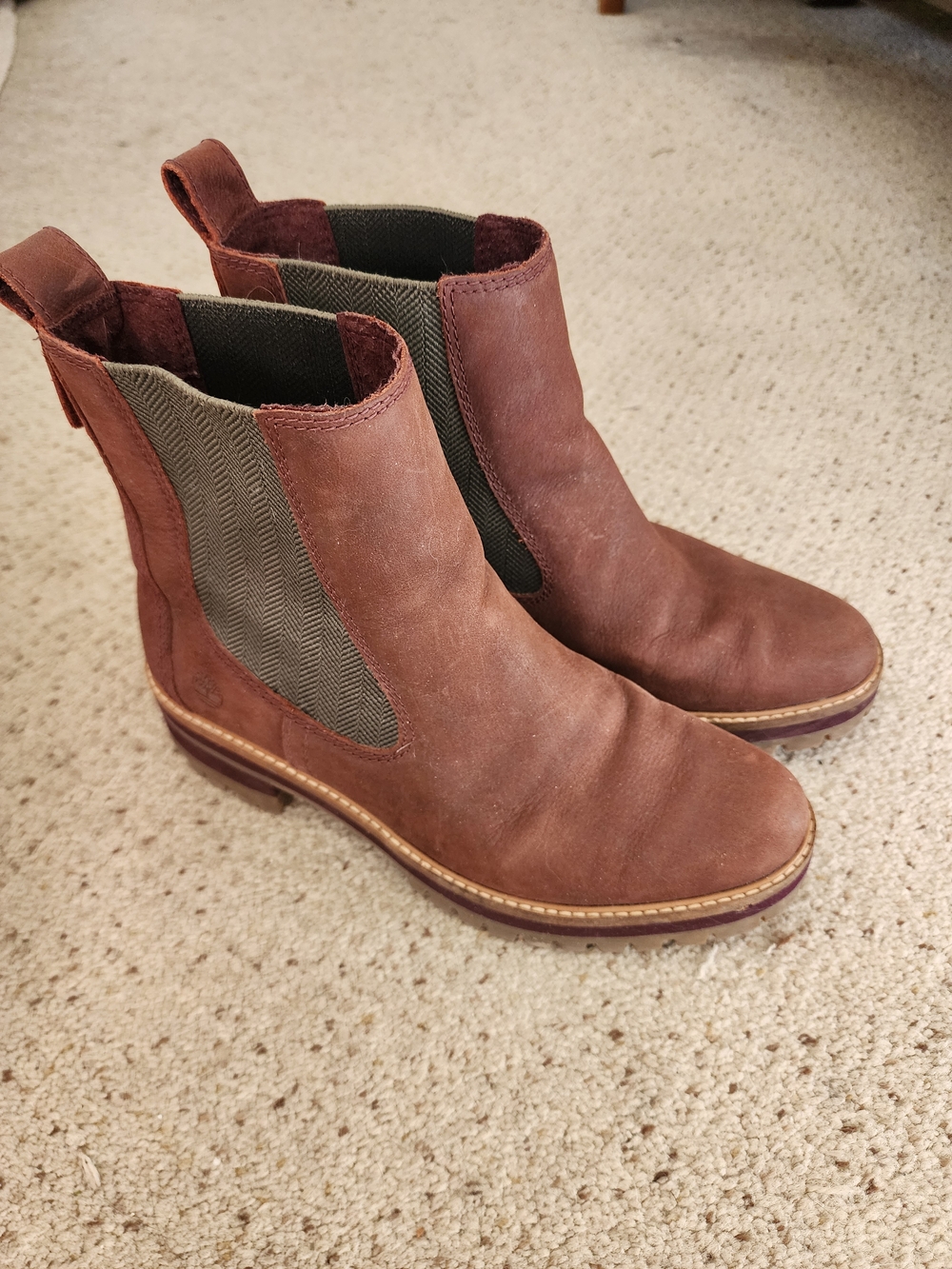 Timberland Courmayeur Valley Chelsea Boots Burgundy Nubuck Size 8.5 Lug Sole